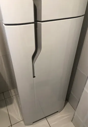 (Usada) Geladeira Electrolux Cycle Defrost 260L Super Freezer Duplex Branca