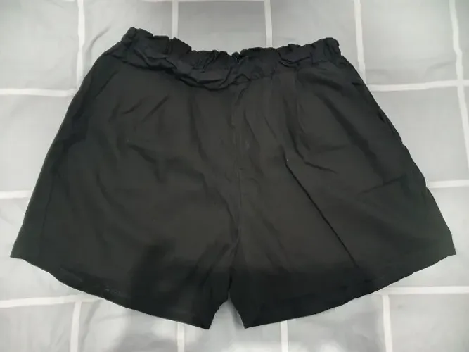 Shorts feminino preto com elástico g