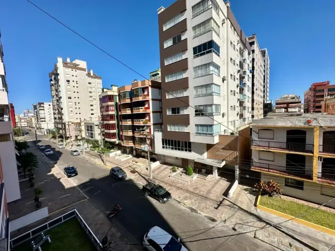 Barbada de frente no centro de capão