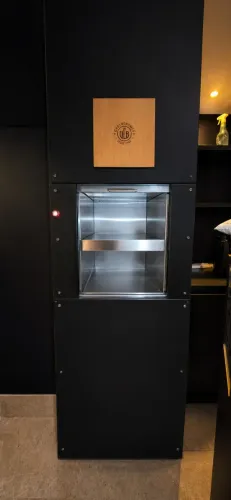 Elevador Monta Carga (Montado e revisado pelo Fabricante)