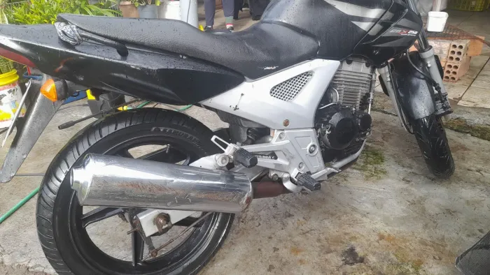 Vendo Honda twister valor 10.500