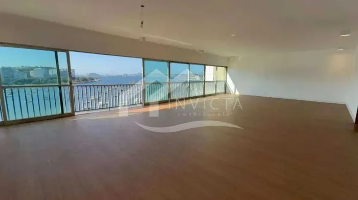 Apartamento muito confortável e bem espaçoso, oportunidade em Botafogo!!