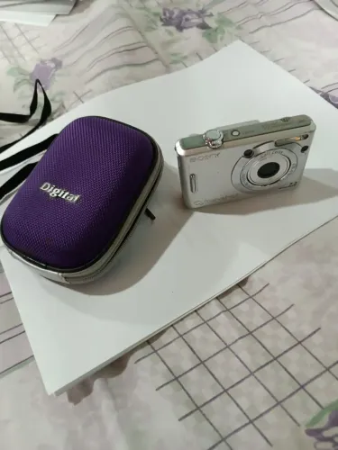 Câmera Sony digital cyber shot 7.2 mega Pixels , sem carregador
