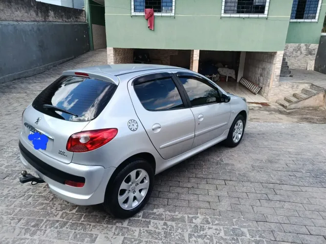Peugeot 207 XR 1.4 Flex 8V 5P 2011