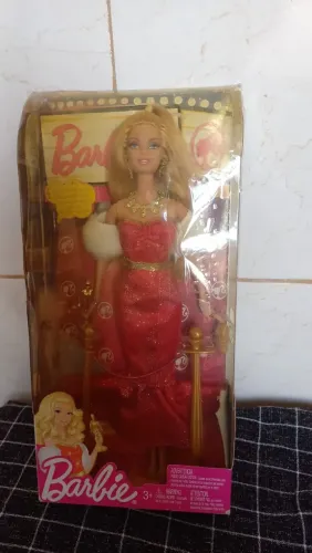 Barbie I Can Be Atriz com Caixa