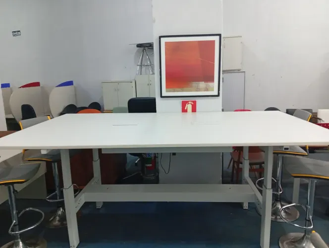 Mesa reta elétrica