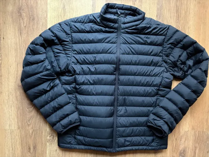Jaqueta puffer Uniqlo tam medio preta importada impecavel