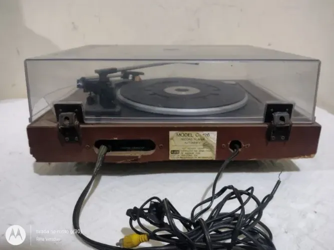 Toca disco Antigo Cce C-126, bivolt, para peças ou conserto
