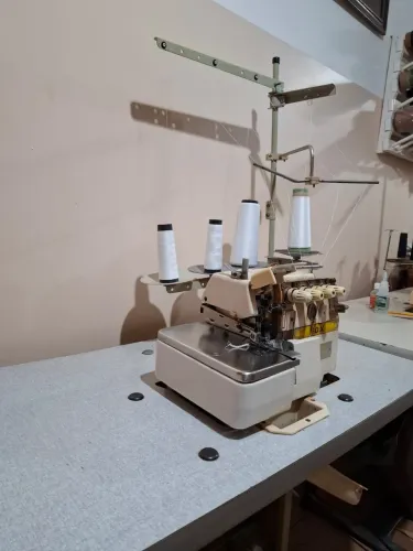 Máquina de Costura Overloque Ponto Cadeia - Marca FOX 