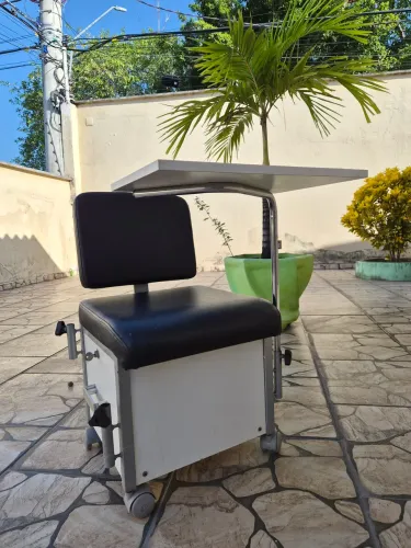 Cadeira de Manicure (Gaveta e Mesa)