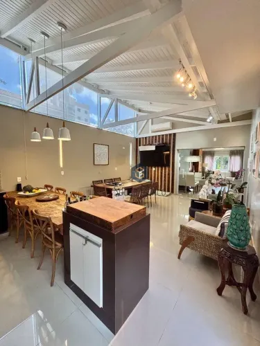 Sobrado de 361m² com ampla área de lazer disponível para venda por R$1.200.000 - Condomíni