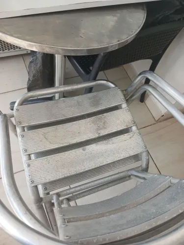 Mesa de alumínio