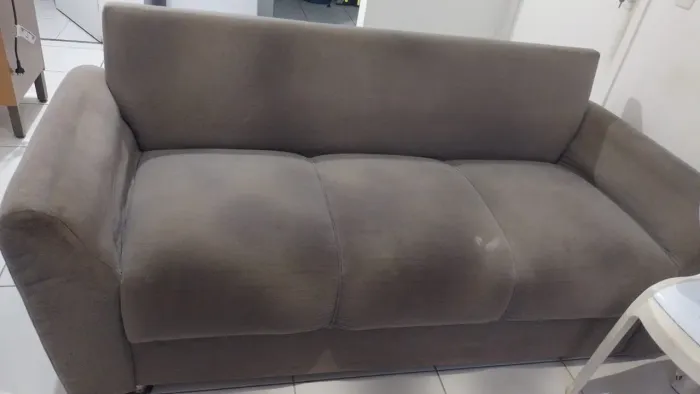 Sofá enorme três lugares 