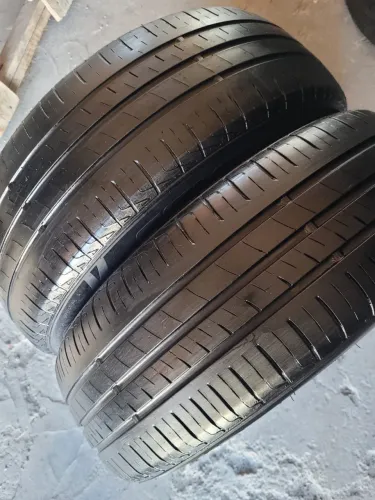 Par de pneus 185/60/15 $160,00 (par).