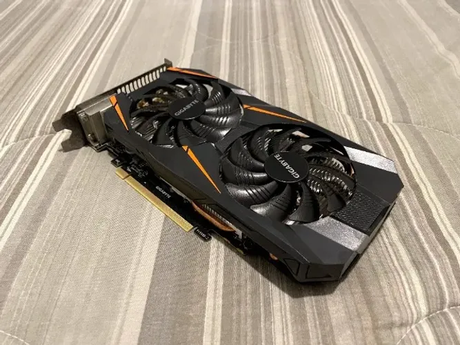 Placa de vídeo Gigabyte 1060 3GB