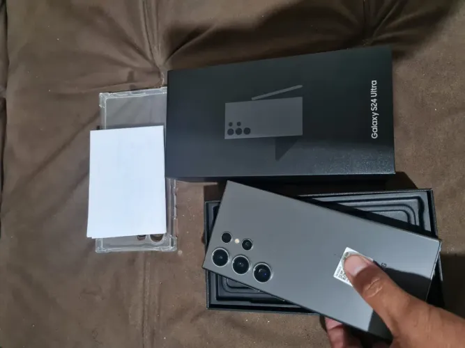 Vendo ou troco Samsung s24 ultra em iPhone 14 pro ou 15 pro mas volta pra mim