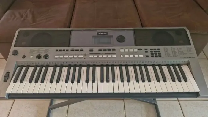 Teclado Yamaha e443 + suporte