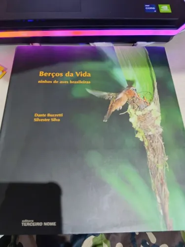 Livro Berços da Vida ninhos de aves brasileiras