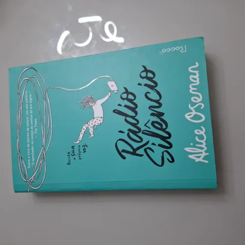 Radio silêncio- Alice Oseman