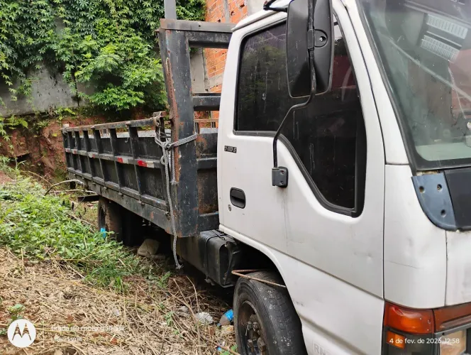 Caminhão carroceria (4mts)