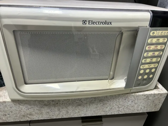 Vendo microondas Electrolux 23 litros