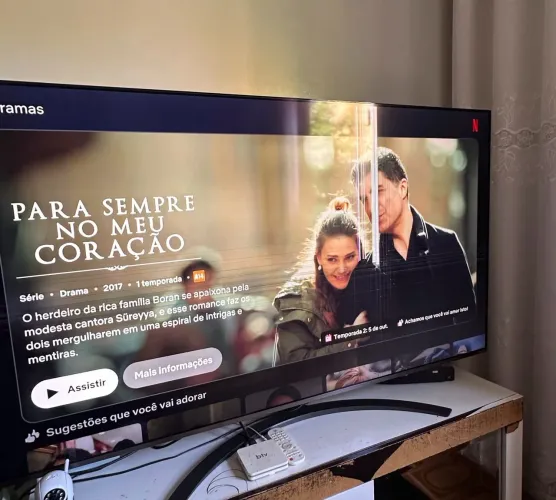 Tv LG 65 com tela quebrada