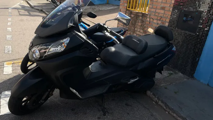 Moto novíssima - segundo dono!