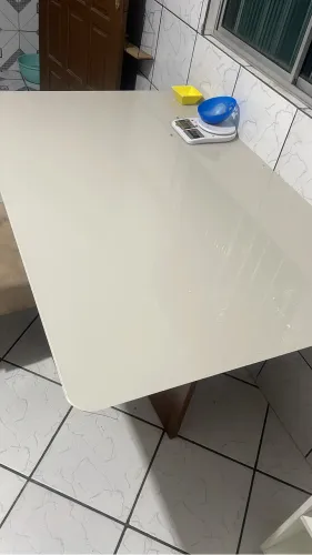 Mesa sem cadeira