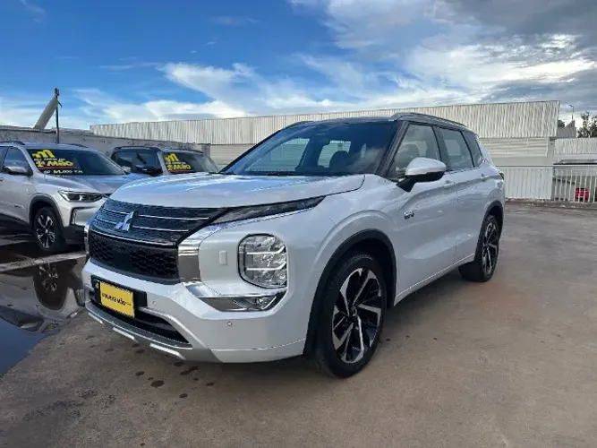 Mitsubishi Outlander Signature 2.4 4X4 AUT (híb) 2026