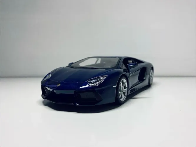 Miniatura Lamborghini Aventador LP700-4 1:24 Maisto