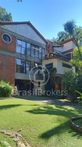 Linda casa em condomínio - São Conrado!