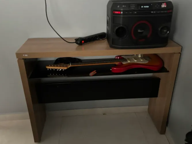 ? Estante / Mesa Multiuso em Excelente Estado