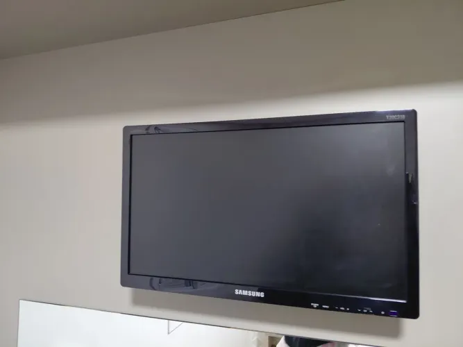 VENDO TV Monitor Samsung 20" LED HD (T20C310)