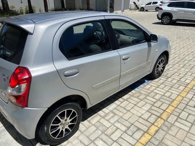 Toyota Etios XS 1.3 Flex 16V 5P Mec. 2013