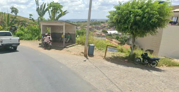Vendo Terreno em Av. comercial no Centro de Areia-PB
