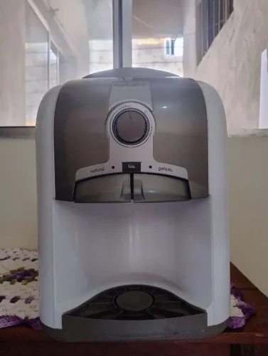 Bebedouro de mesa