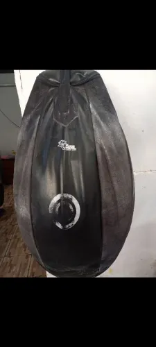 Saco de pancada profissional de couro e cheio