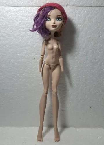 Boneca Poppy O'Hair Ever After High - Mattel (Custom/Peças)