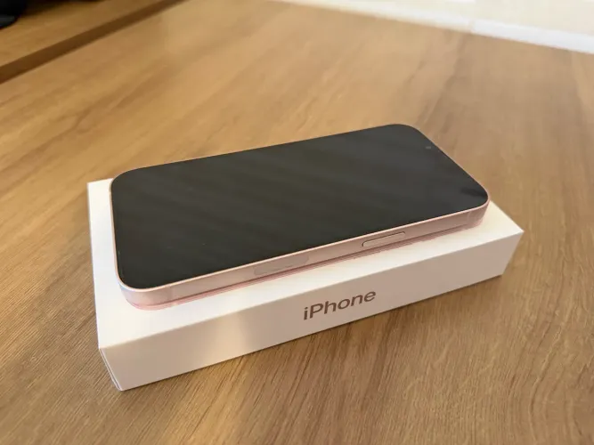 iPhone 13 rosa em perfeito estado