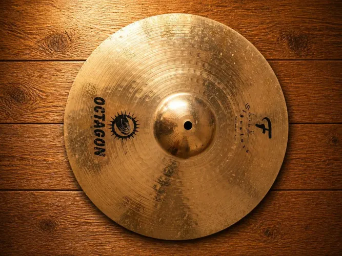 Crash 16 polegadas Octagon F Signature 