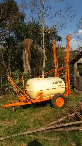 Pulverizador Jacto Coral - 2000 Litros