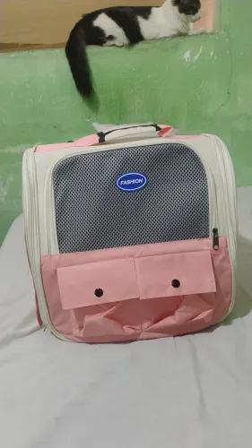 Vendo bolsa nova de traspotar cães e gatos sete a oito quilos