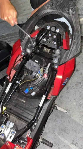 Suporte SCAM para Baú/Bagageiro FZ15 
