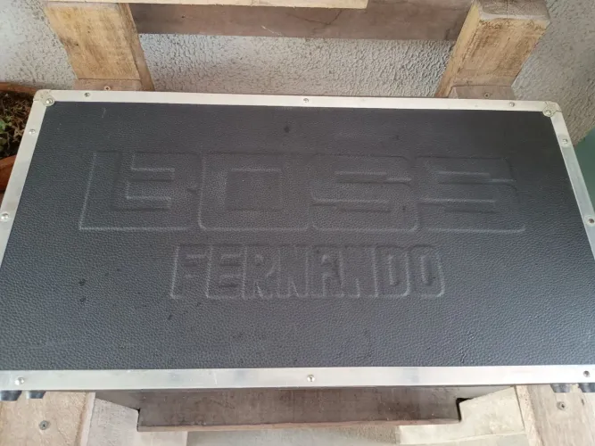 Vendo Case Para Pedais e Pedaleira, Boss medindo 63cm por 33cm com 12cm de altura.