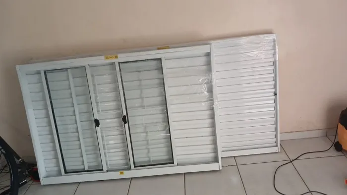 JANELA DE ALUMÍNIO BRANCO COM VIDRO