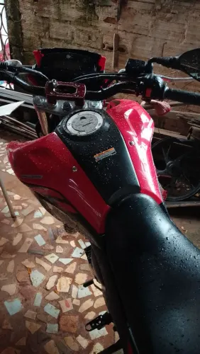 Troco em Bros Lander nova sem nada pra fazer 12 mil km rodados troco em Bros que esteja  e