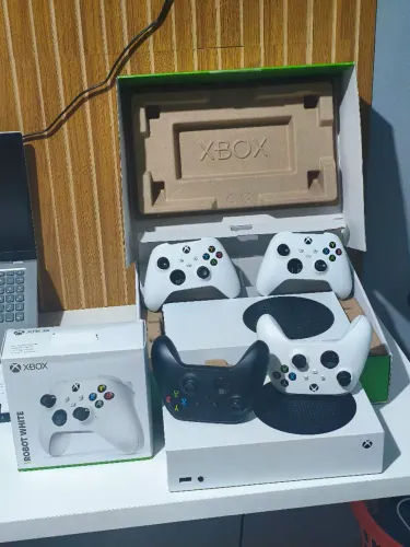 Dois Xbox séries s