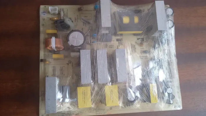 VENDO Placa principal modelo EAX67266301 em perfeito estado.