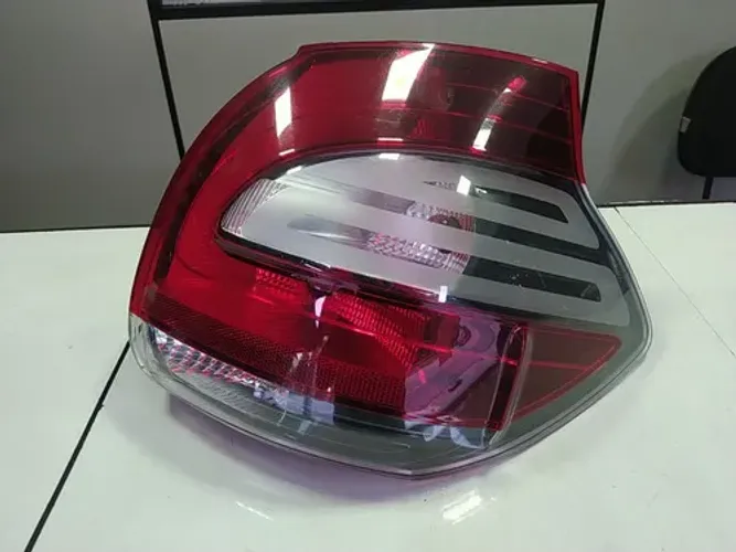 Lanterna Traseira Direita Fiat Mobi 2017 A 2025 Esquerdo/motorista Vermelho