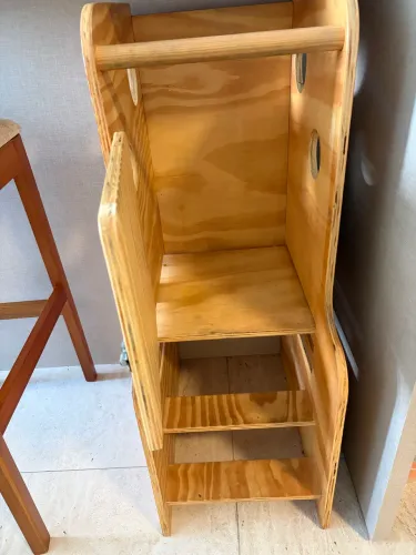 Torre de aprendizagem Montessori 